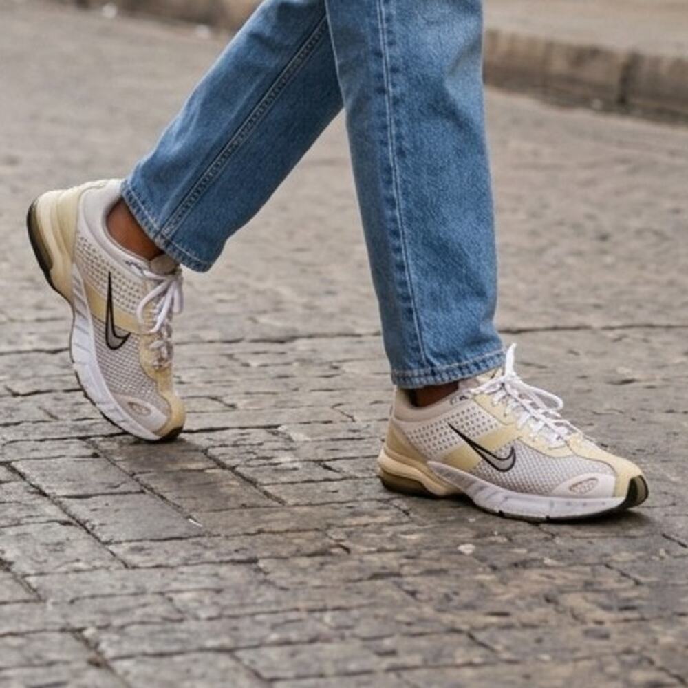 Nike Air Women's White & Yellow Athletic Sneakers - Size: 7.5